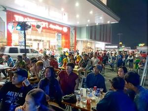 Seru-seruan Nonton Bareng Piala Dunia di Transmart Carrefour