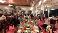 Begini keseruan buka bersama Aziz dan keluarga di bulan Ramadan tahun lalu. Lagi-lagi sajian tradisional jadi pilihan mereka. Foto: Instagram ajis_gagap22