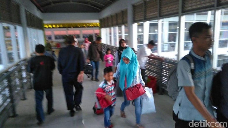 Lebaran Hari Ketiga, 37.484 Penumpang Padati Terminal Purabaya Lebaran Hari Ketiga, 37.484 Penumpang Padati Terminal Purabaya