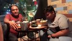 Ini Bukti Kalau Aziz Gagap Sering Makan Bareng Keluarga