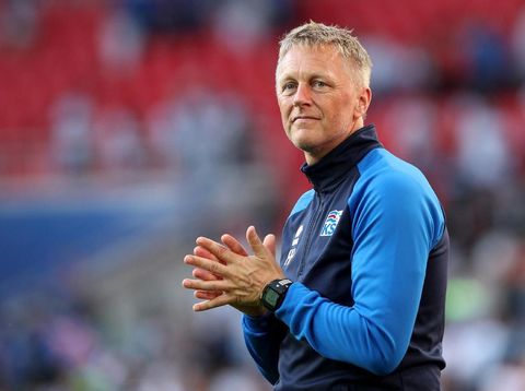 Pelatih Tim Piala Dunia Ini Juga Berprofesi Sebagai Dokter Gigi