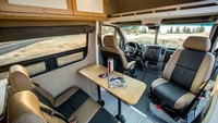 Meski dilengkapi oleh berbagai fasilitas di dalamnya, mobil ini tetap menyediakan ruangan yang nyaman bagi penggunanya. Istimewa/Inhabitat.