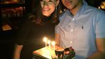 Pose Manis Sammy Simorangkir Saat Makan Bersama Istri dan Keluarga