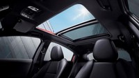 HR-V di Thailand juga tersedia dengan panoramic sunroof. Di Thailand, Honda HR-V terbaru ditawarkan dengan tiga varian. Harganya mulai dari 949.000 baht (Rp 404,2 jutaan)hingga 1.059.000 baht (Rp 451 jutaan). Foto: Dok. Honda