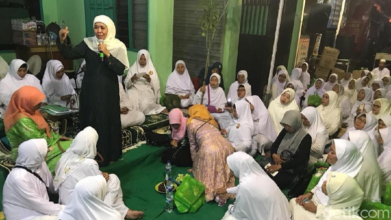 Khofifah Ajak Muslimat Jaga Suasana Teduh Jelang Coblosan Khofifah Ajak Muslimat Jaga Suasana Teduh Jelang Coblosan