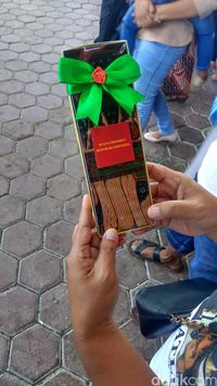 Bingkisan dari Jokowi / 