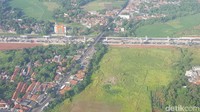 Kemacetan panjang terlihat di jalan arteri Pantura Tegal yang mengarah ke arah Tol Brebes dikarenakan pintu gerbang Brexit ditutup dan baru sejak pagi baru dibuka. (Zunita-detik)