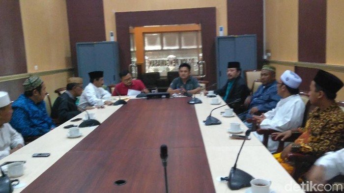 Kiai Tapal Kuda dan Madura Laporkan Fatwa Fardu Ain ke Bawaslu