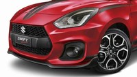 Suzuki Swift Red Devil dilengkapi dengan paket stiker karbon. Ubahan memang sangat jelas terlihat pada bagian eksterior mobil. Foto: Istimewa