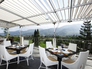 Sedang Bersantai di Puncak? Yuk, Makan Enak di Resto Instagramable Ini