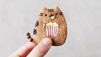 Duh, gemesin banget sih! Pusheen cookienya terlihat sedang melahap popcorn. Foto: Instagram samanthachiu