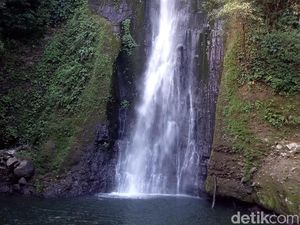 Libur Lebaran di Air Terjun Tertinggi NTB