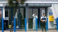 Disebutkan wanita berpisau itu sempat berteriak ‘Allahu akbar’ sebelum kemudian melakukan penyerangan dengan pisau cutter. Diduga pelaku mengalami masalah psikologis. (Foto: Dok. BERTRAND LANGLOIS/AFP/GETTY IMAGES)