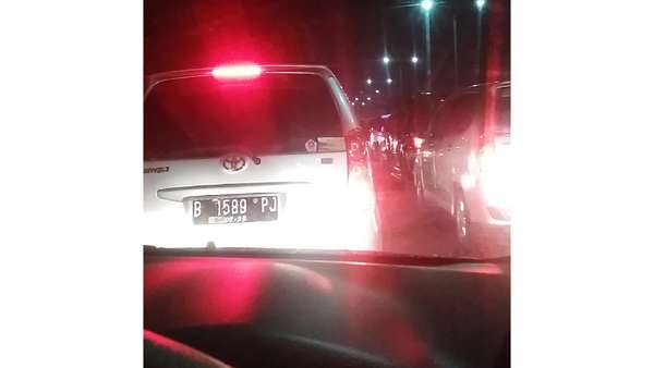 Tol Arah Jakarta One Way, Pemudik Masuk Cikampek Antre 2 Jam Tol Arah Jakarta One Way, Pemudik Masuk Cikampek Antre 2 Jam