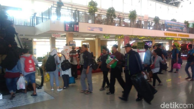 Jelang Mudik, CCTV Pengenal Wajah Dipasang di 18 Titik Terminal Purabaya Jelang Mudik, CCTV Pengenal Wajah Dipasang di 18 Titik Terminal Purabaya