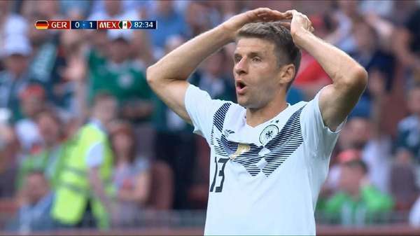 Frustrasinya Jerman Saat Gagal Cetak Gol ke Gawang Meksiko Frustrasinya Jerman Saat Gagal Cetak Gol ke Gawang Meksiko