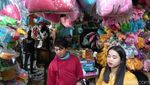 Pemburu Mainan Serbu Pasar Gembrong