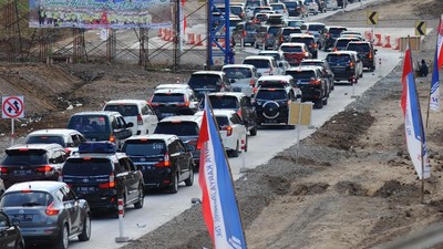 Foto: Macet Panjang Arus Balik Tol Fungsional Solo-Salatiga