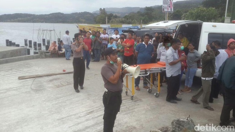 Kapal Tenggelam di Danau Toba, 1 Orang Tewas Kapal Tenggelam di Danau Toba, 1 Orang Tewas
