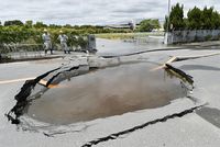 Ini Lubang Besar di Jalanan Osaka Buntut Gempa 6,1 SR