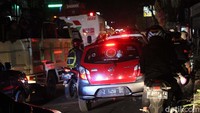 Berdasarkan pantauan detikcom di kawasan Alun-alun Tarogong, Jalan Otista, Tarogong Kidul, Garut, Jawa Barat, Minggu (17/6/2018), sekitar pukul 21.30 WIB, kendaraan bermotor mengarah Bandung stuck di kawasan ini.