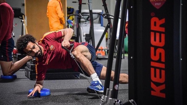 Jaga Tubuh Fit Pasca Cedera, Ini Gaya Mohamed Salah Nge-gym