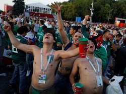 Kegembiran di fan zone. REUTERS/Tatyana Makeyeva.