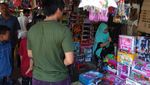 Pemburu Mainan Serbu Pasar Gembrong