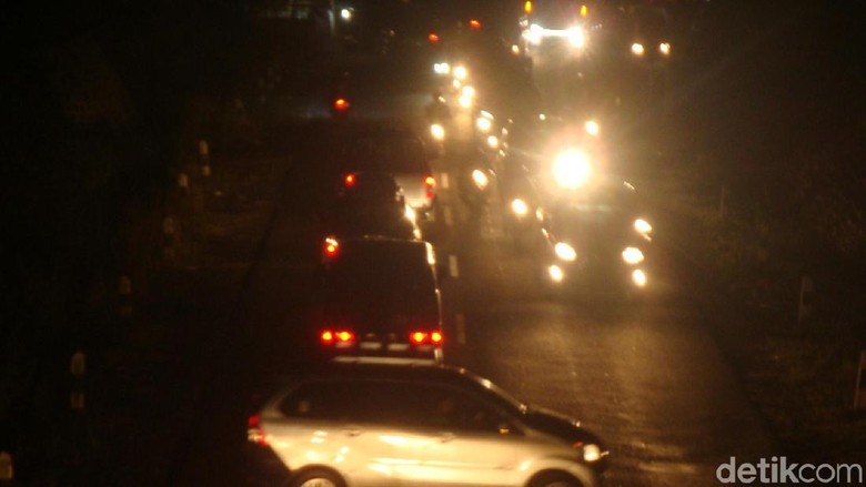 Melihat Antrean Kendaraan Hingga 10 Km di Kemrajen Banyumas Melihat Antrean Kendaraan Hingga 10 Km di Kemrajen Banyumas