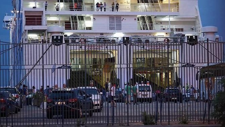 1 WNI Tewas Tertimpa Mobil di Jembatan Pelabuhan Napoli 1 WNI Tewas Tertimpa Mobil di Jembatan Pelabuhan Napoli