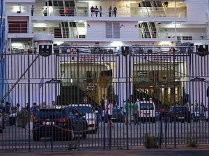 1 WNI Tewas Tertimpa Mobil di Jembatan Pelabuhan Napoli