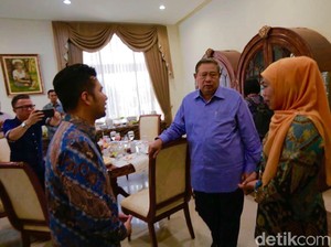 Diusung PD Jadi Gubernur, Khofifah-Emil Dukung Jokowi Nyapres