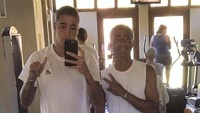 Satu lagi legenda Brasil, yaitu Romario de Souza Faria. Pemain sepak bola yang telah mencetak 1.000 gol sepanjang sejarah ini ternyata masih suka nge-gym lho. (Foto: Instagram/romariofaria)