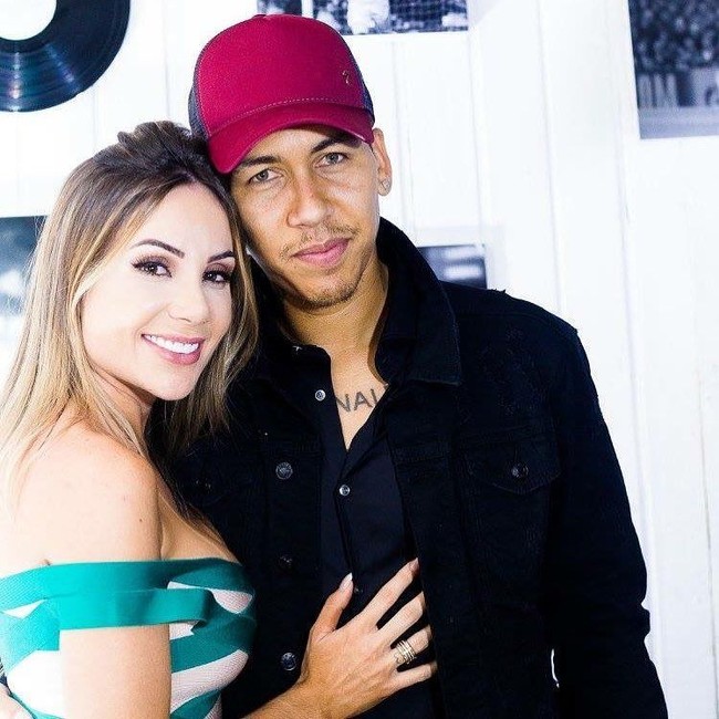 Seperti Victoria Beckham, Larissa juga meluncur brand fashion. Foto: Instagram