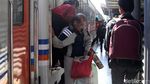 Arus Balik Mulai Terlihat di Stasiun Senen