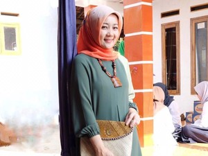 Ini Baju Andalan Istri Ridwan Kamil untuk Blusukan hingga Rapat Kerja
