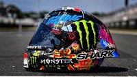 Helm bertema graffiti itu tampil bercorak warna-warni. Berbeda dengan desain helm Lorenzo musim ini yang pakai desain pixel, helm spesial ini lebih berwarna. Foto: Instagram/jorgelorenzo99