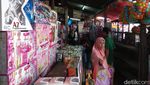 Pemburu Mainan Serbu Pasar Gembrong