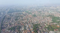 Pukul 08.15 WIB terlihat jalan Tol Cikampek terpantau ramai lancar yang mengarah ke Timur ke arah sebaliknya juga terpantau lancar. (Zunita-detik)