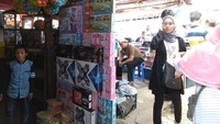 Agar tak kehilangan pelanggan, para pedagang berupaya untuk memperkaya ragam mainan yang dijual.