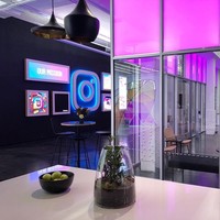 Instagram punya kantor baru di dalam kantor pusat Facebook di New York, AS. Meski hanya satu lantai, tempat kerja yang menampung 290 orang itu dihadirkan dengan desain yang Instagramble. Foto: Instagram