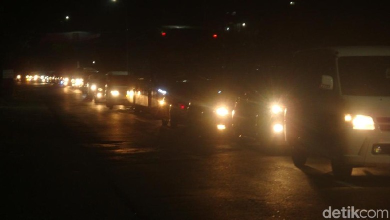 Jalur Ajibarang Banyumas Macet 12 Kilometer Jalur Ajibarang Banyumas Macet 12 Kilometer