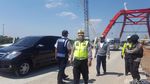 Foto: Aksi Menhub Atur Lalin di Jembatan Kalikuto
