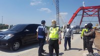 Terima kasih Pak Menteri, ucap salah satu warga pengendara mobil di jembatan Kali Kuto. (Foto: (Zunita-detik)
