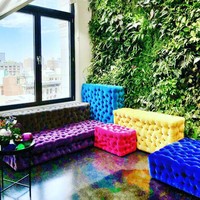 Selain interior menarik, kantor Instagram juga punya ruang meeting yang photogenic dan ber-caption unik. Misalnya saja All Black Everything atau Accidentally Wes Anderson. Foto: Instagram @nehapk