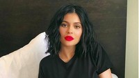 Ia baru saja dikaruniai putri pertamanya bernama Stormi. Foto: Instagram Kylie Jenner