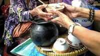 Ada juga es dawet yang segar. Semangkuk kecil es dawet dengan rasa manis makin enak dipadu dengan es dingin. Foto: Instagram @malioboro_insta