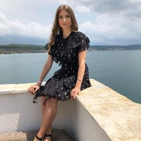 Presenter televisi Cathy Hummels menikah dengan pesepak bola Jerman Mats Hummels di lapangan. Saat pertama kali bertemu, ia adalah seorang cheerleader dan Mats bermain untuk Bayern Munich.  Foto: Instagram