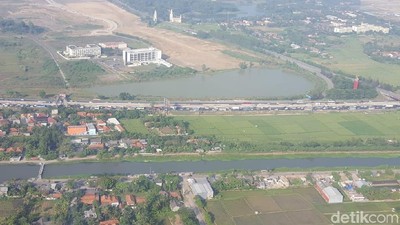 Foto: Pantauan Udara Arus Balik dari Cikampek Hingga Pantura