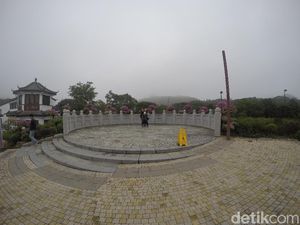 Desa Cantik Ngong Ping 360 dan Kereta Gantung Lantai Kaca